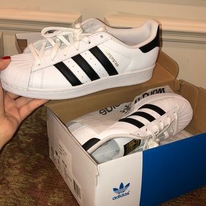 NEVER BEEN WORN: Adidas Original Stan Smiths!!